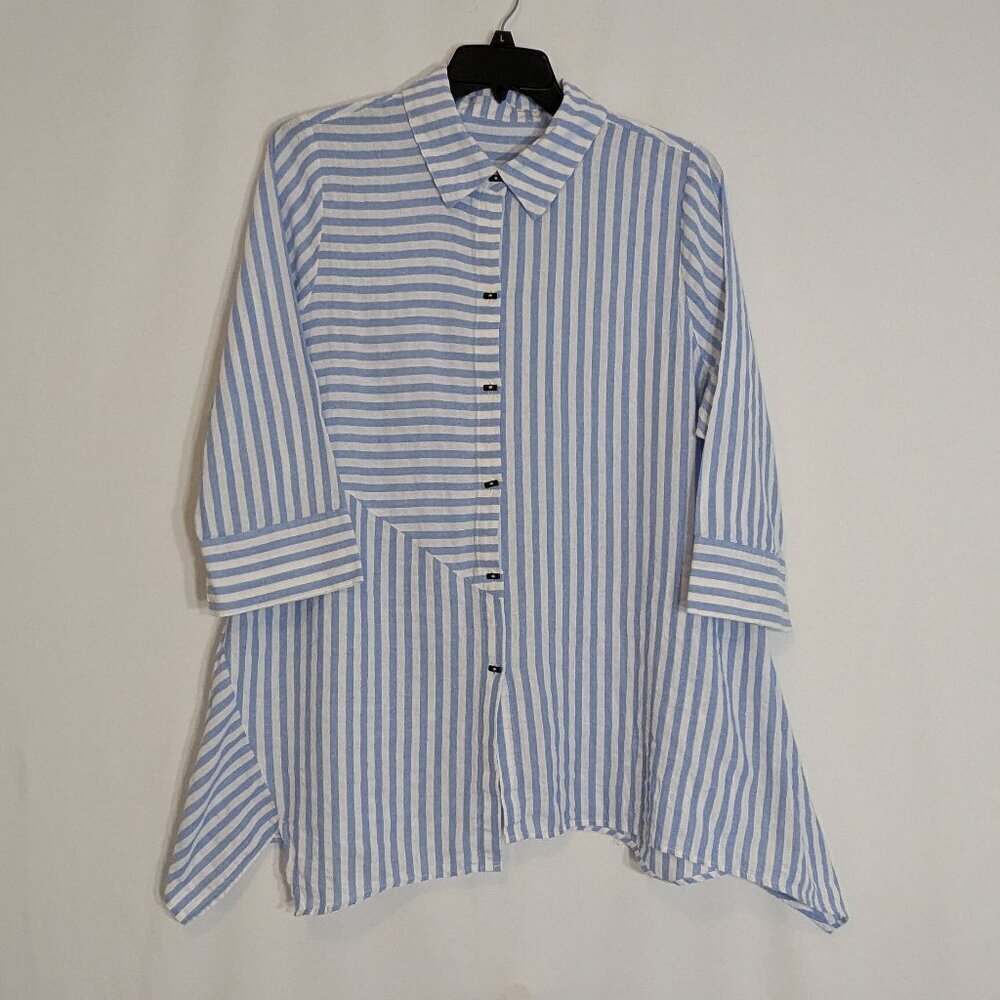 Blue & White Striped Asymmetrical Button Collared Shirt; 3/4 Sleeves; Size 18